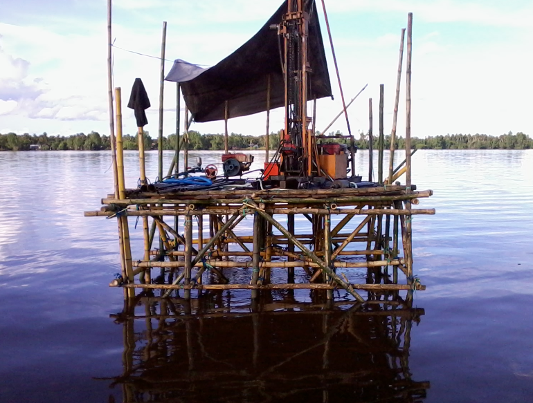 Pengeboran dan SPT di PLTU Bangendang Sampit (sungai Kedalaman 8 meter